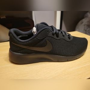 Nike Tanjun GS 7y Black
